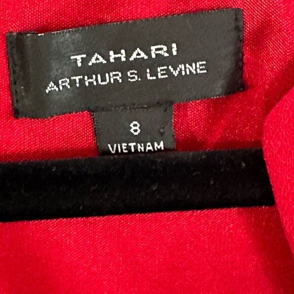 Tahari Red Jewel Neck Ruched Knee Length Dress| Size 8 - Picture 7 of 9